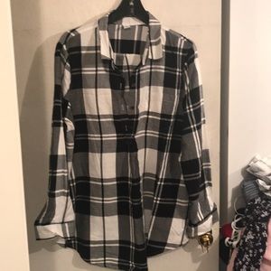 🛍2/$36 New women’s popover shirt